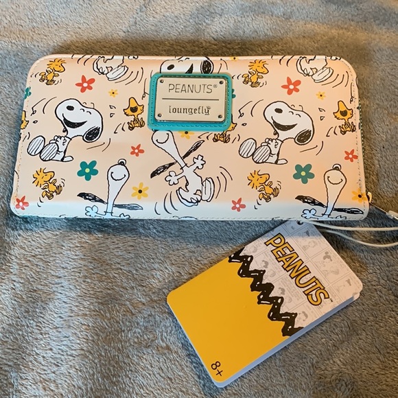 Nwt Loungefly Peanuts Wallet - Picture 2 of 4